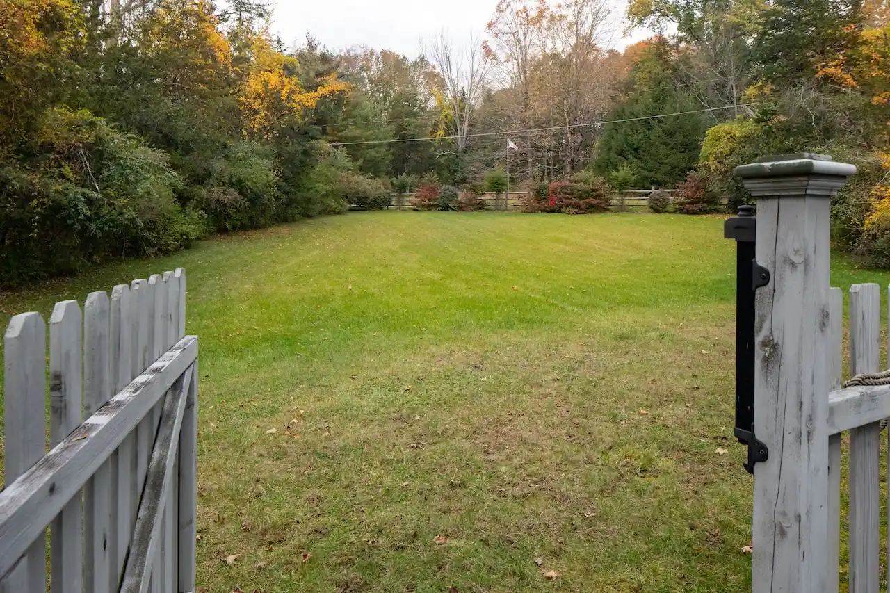 Lakeville Country Home With Pool In Private Location – image 18