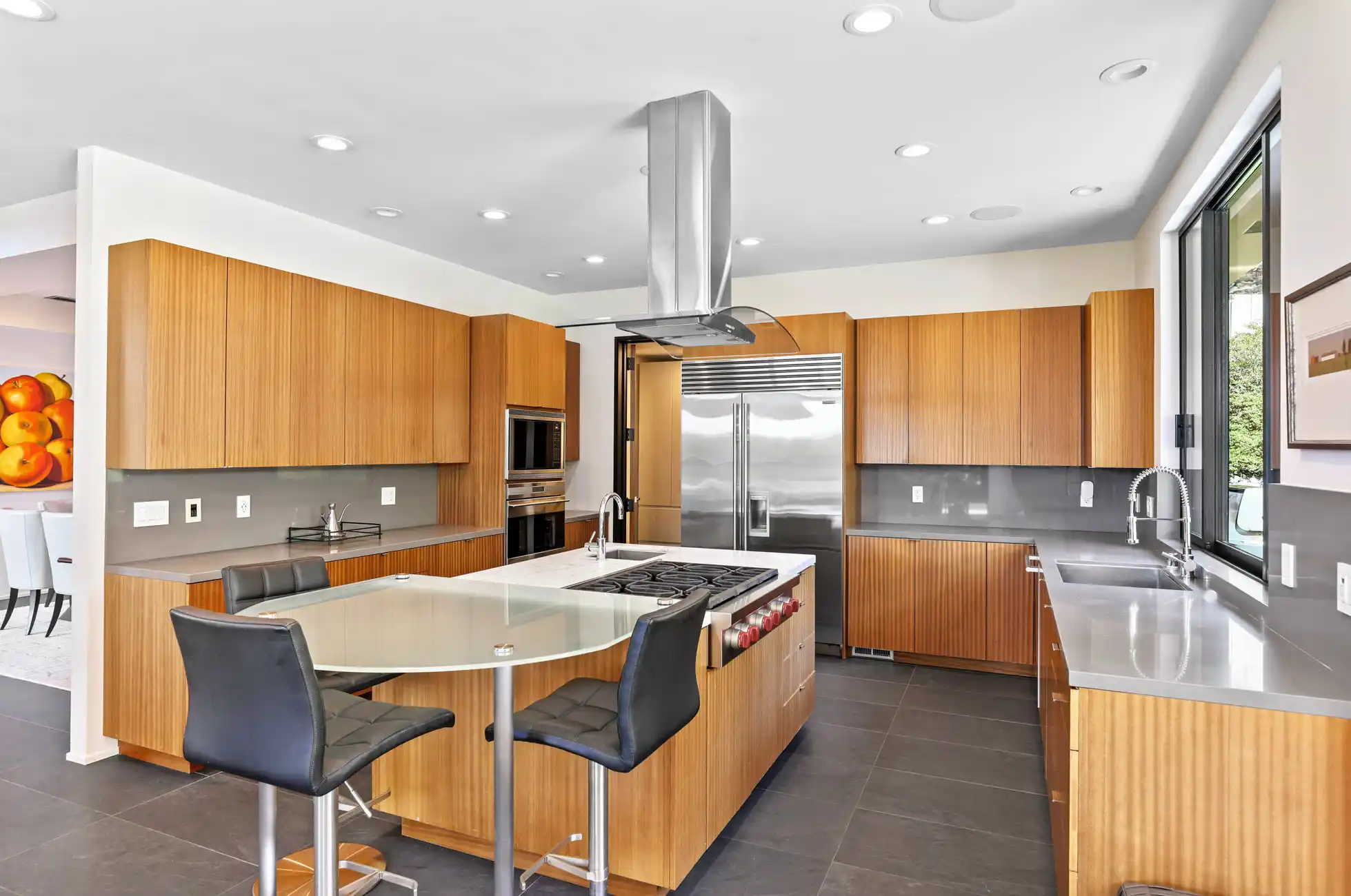 Stylish and Contemporary Custom Residence – image 10