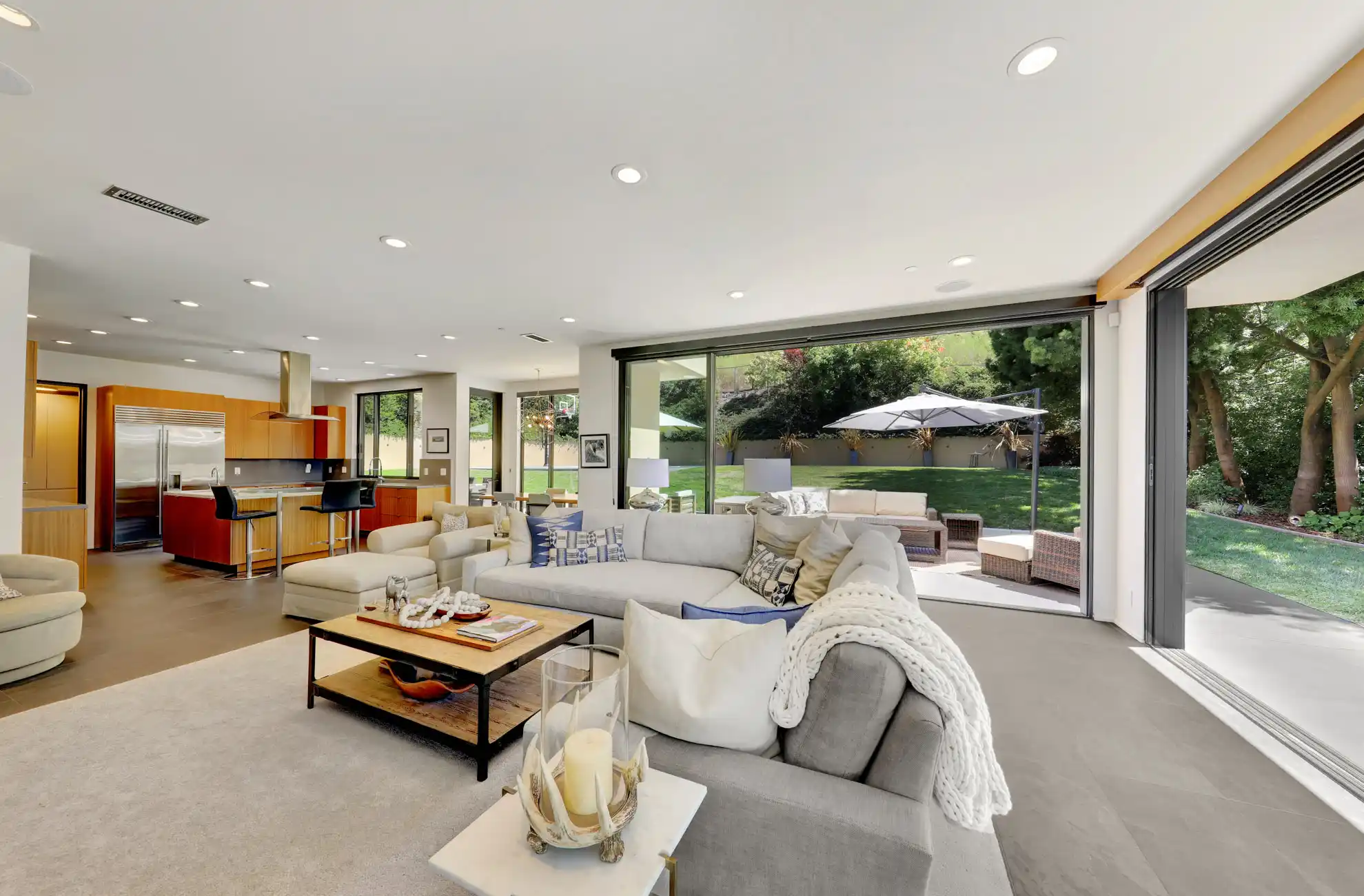 Stylish and Contemporary Custom Residence – image 14