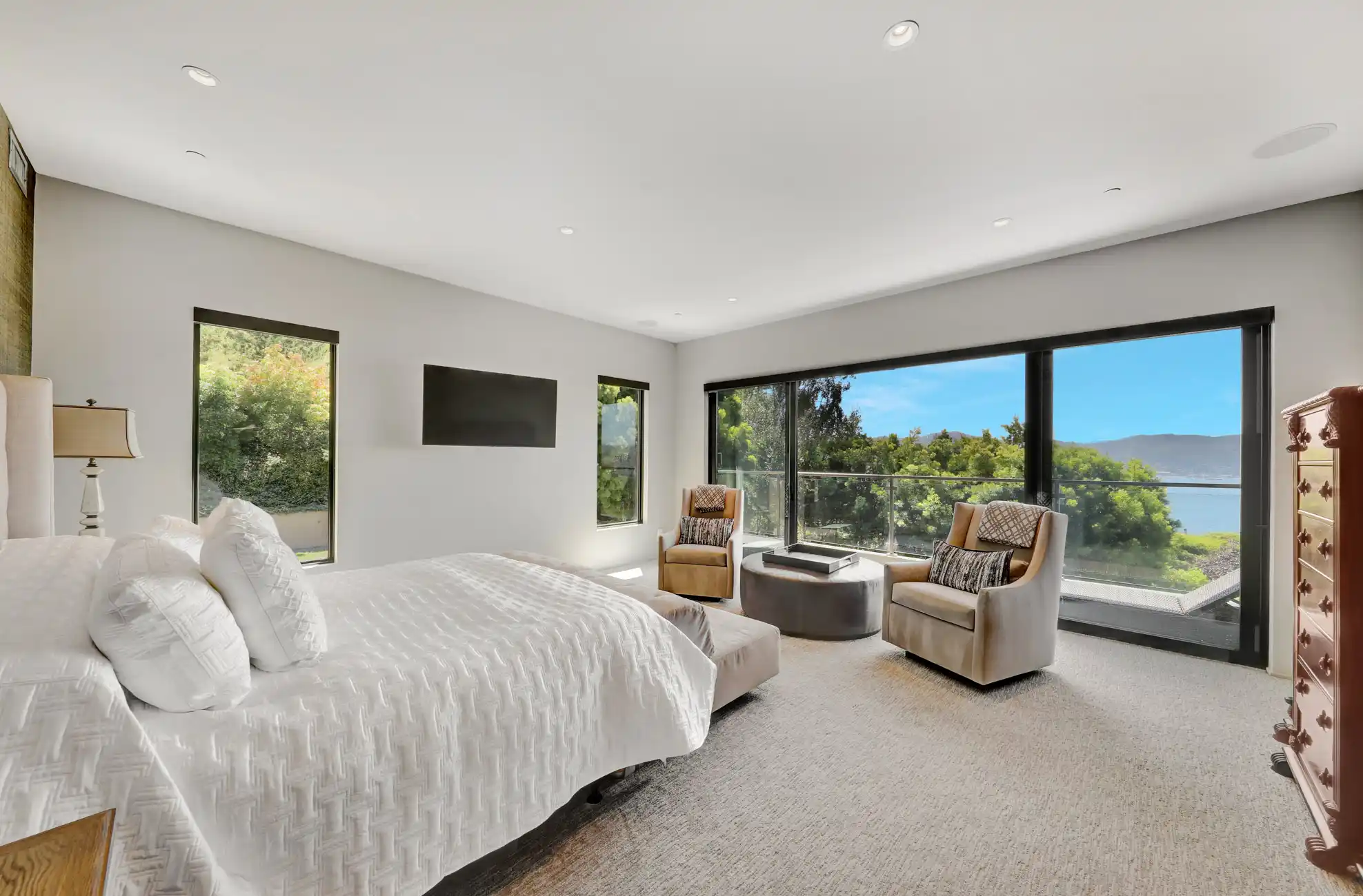 Stylish and Contemporary Custom Residence – image 16