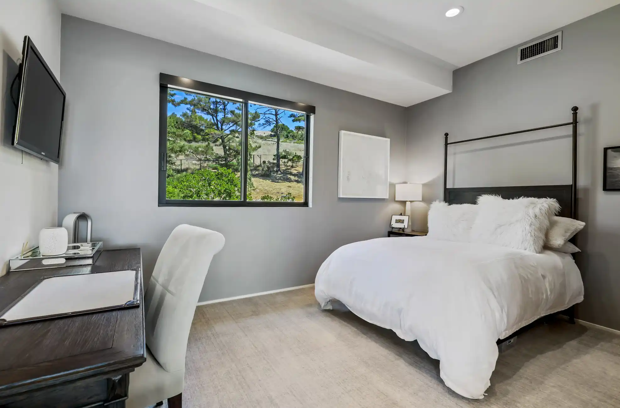 Stylish and Contemporary Custom Residence – image 18