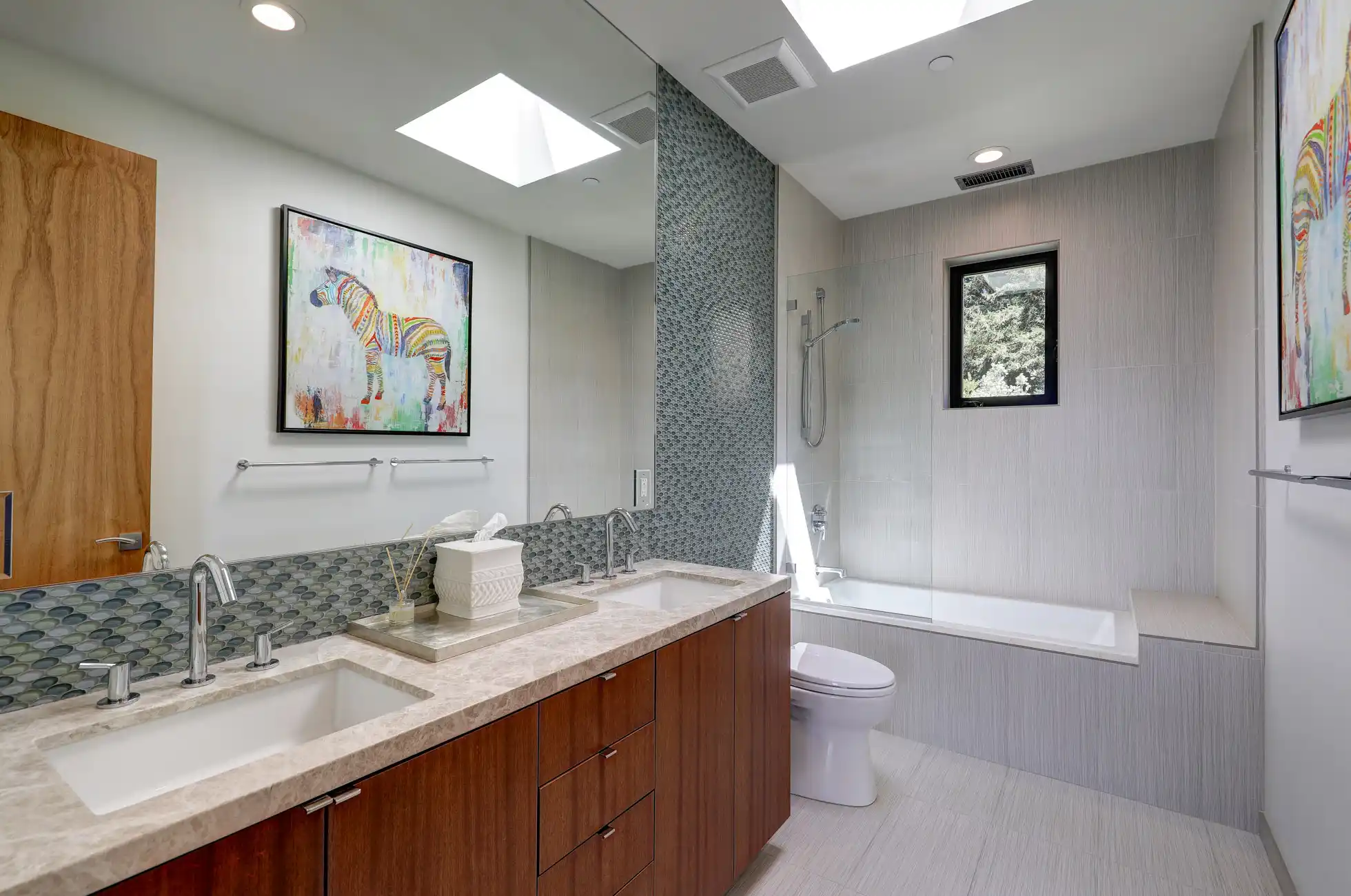 Stylish and Contemporary Custom Residence – image 19