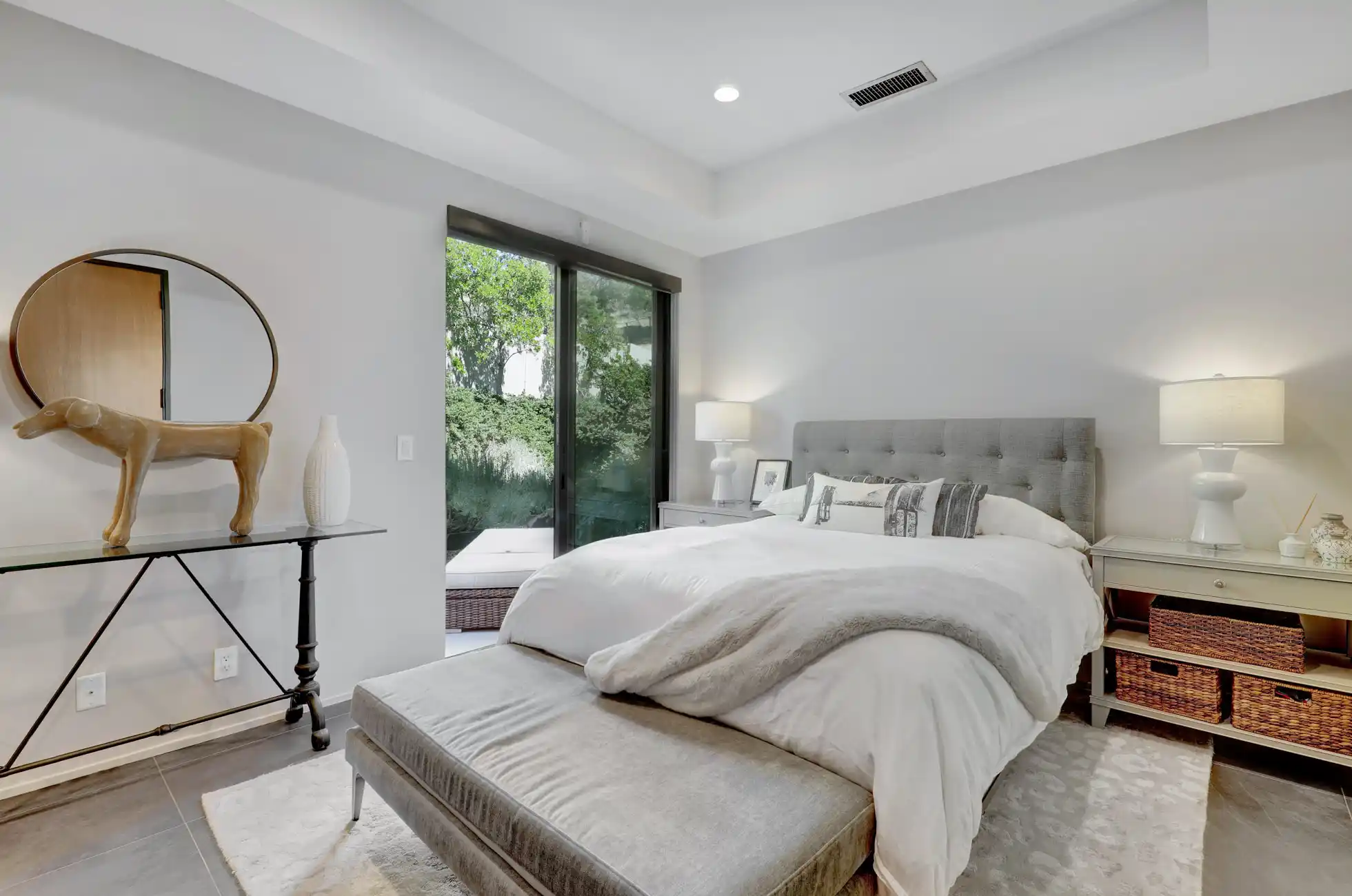 Stylish and Contemporary Custom Residence – image 20