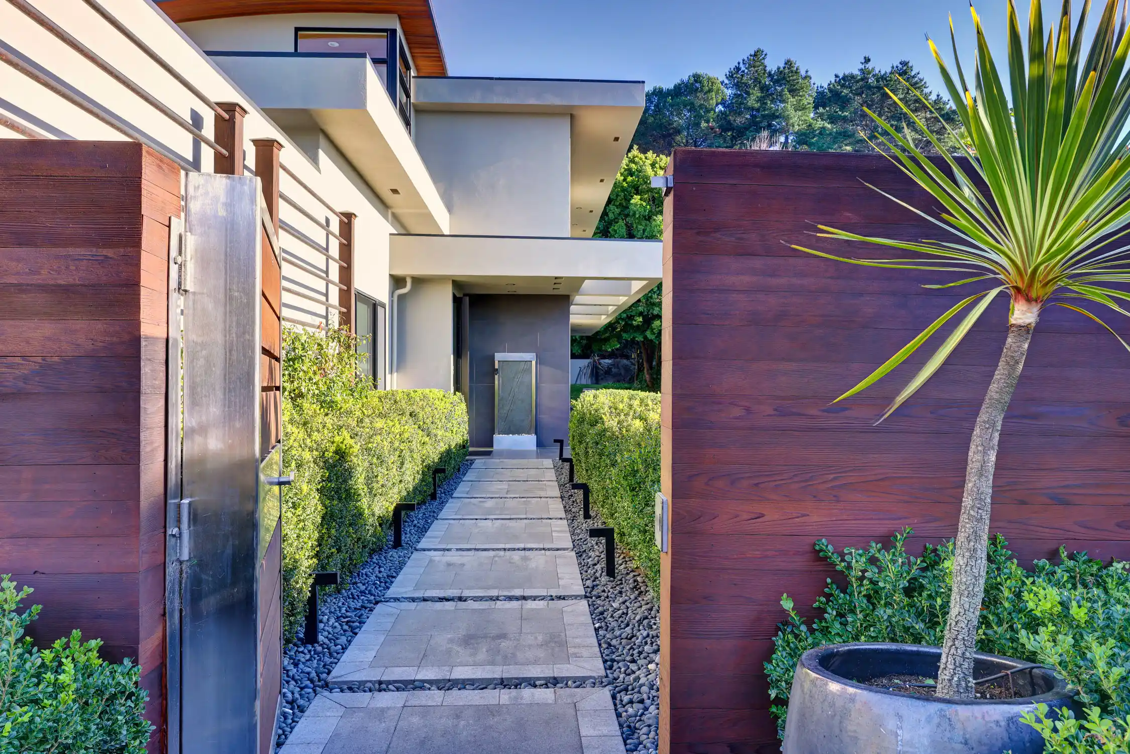 Stylish and Contemporary Custom Residence – image 3