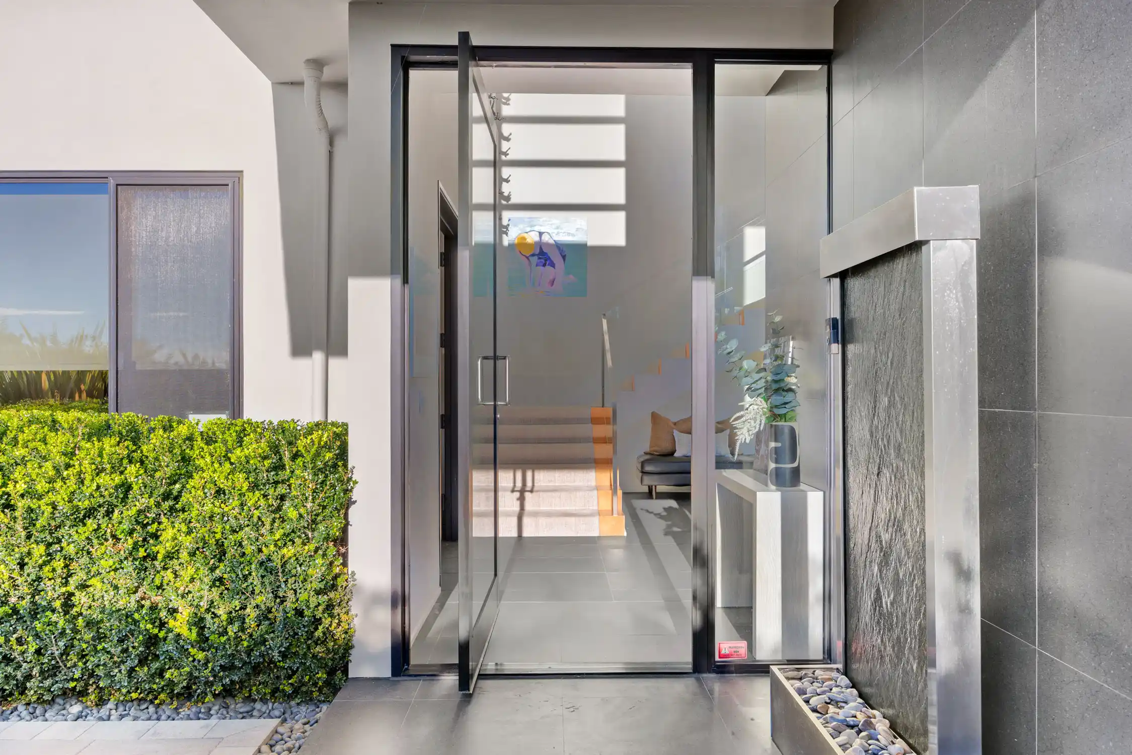 Stylish and Contemporary Custom Residence – image 4
