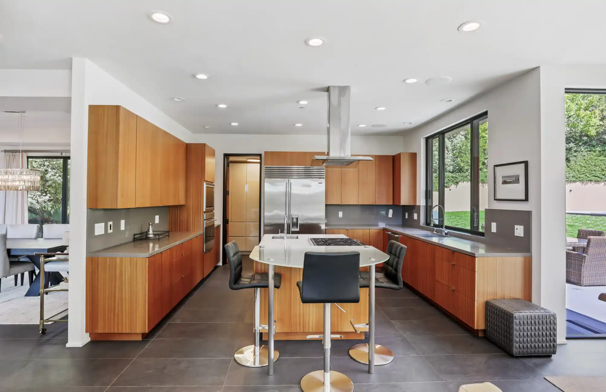 Stylish and Contemporary Custom Residence – image 8