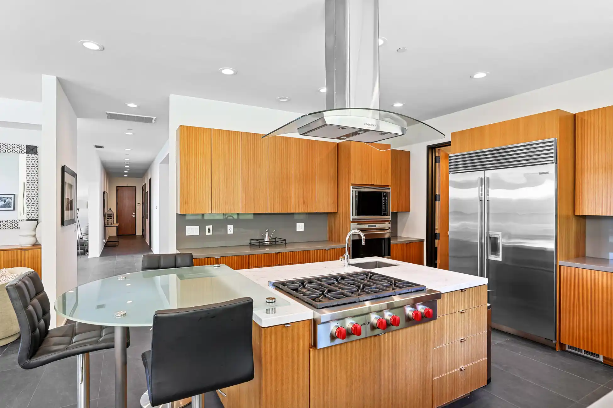Stylish and Contemporary Custom Residence – image 9