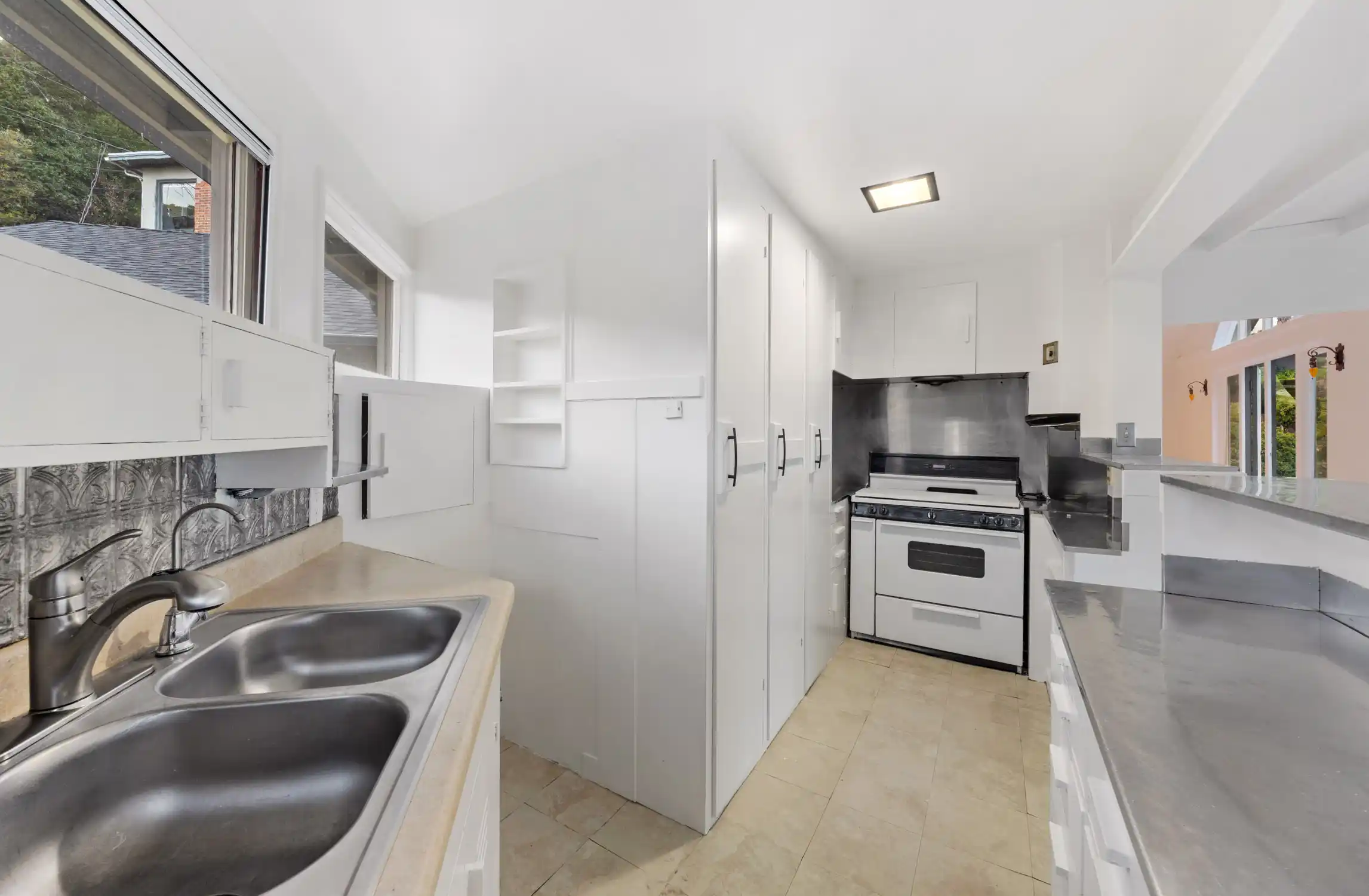 One-of-a-kind fourplex – image 22