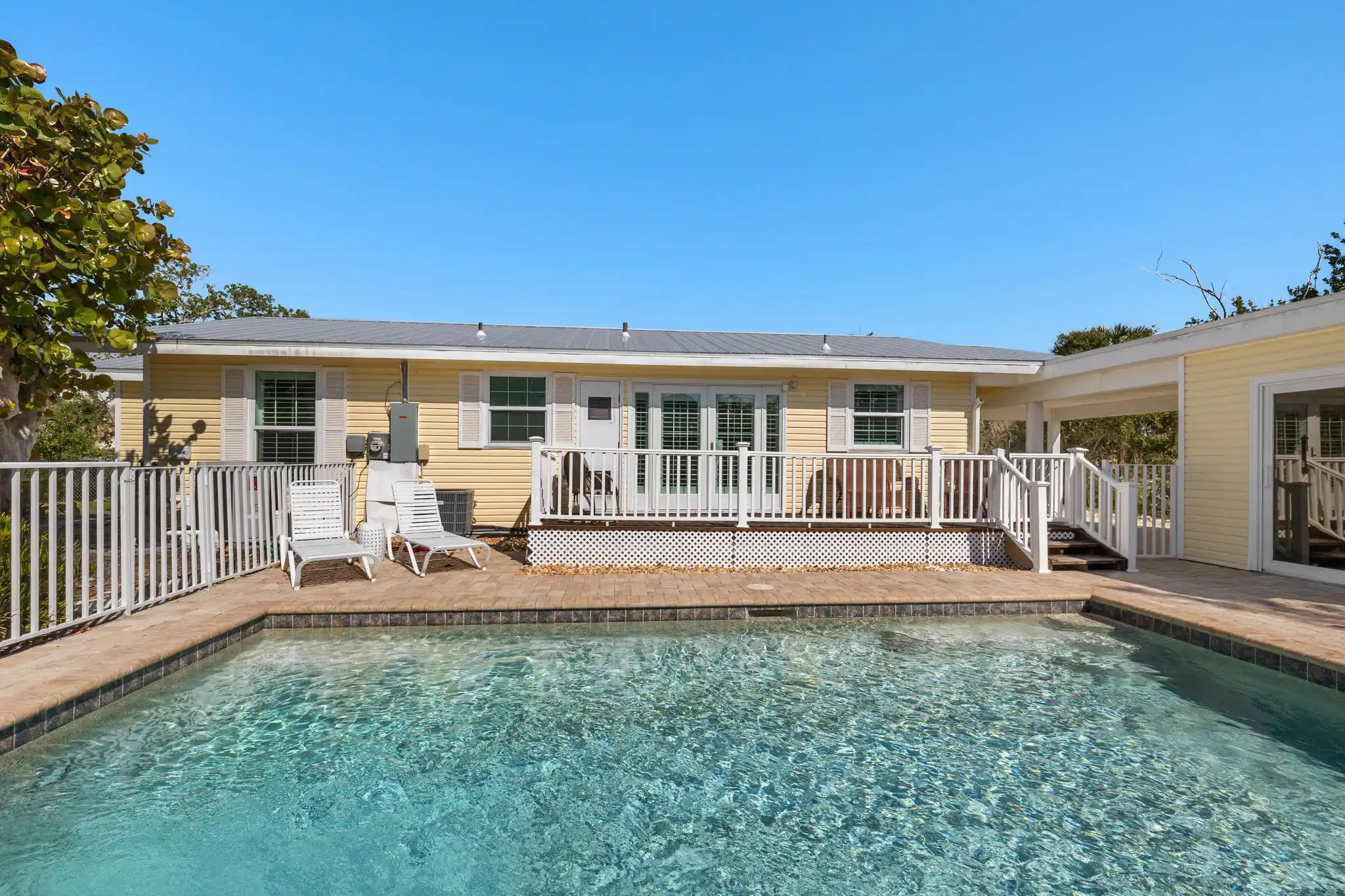 BUTTONWOOD BEACH COTTAGE "PENDING" – image 35