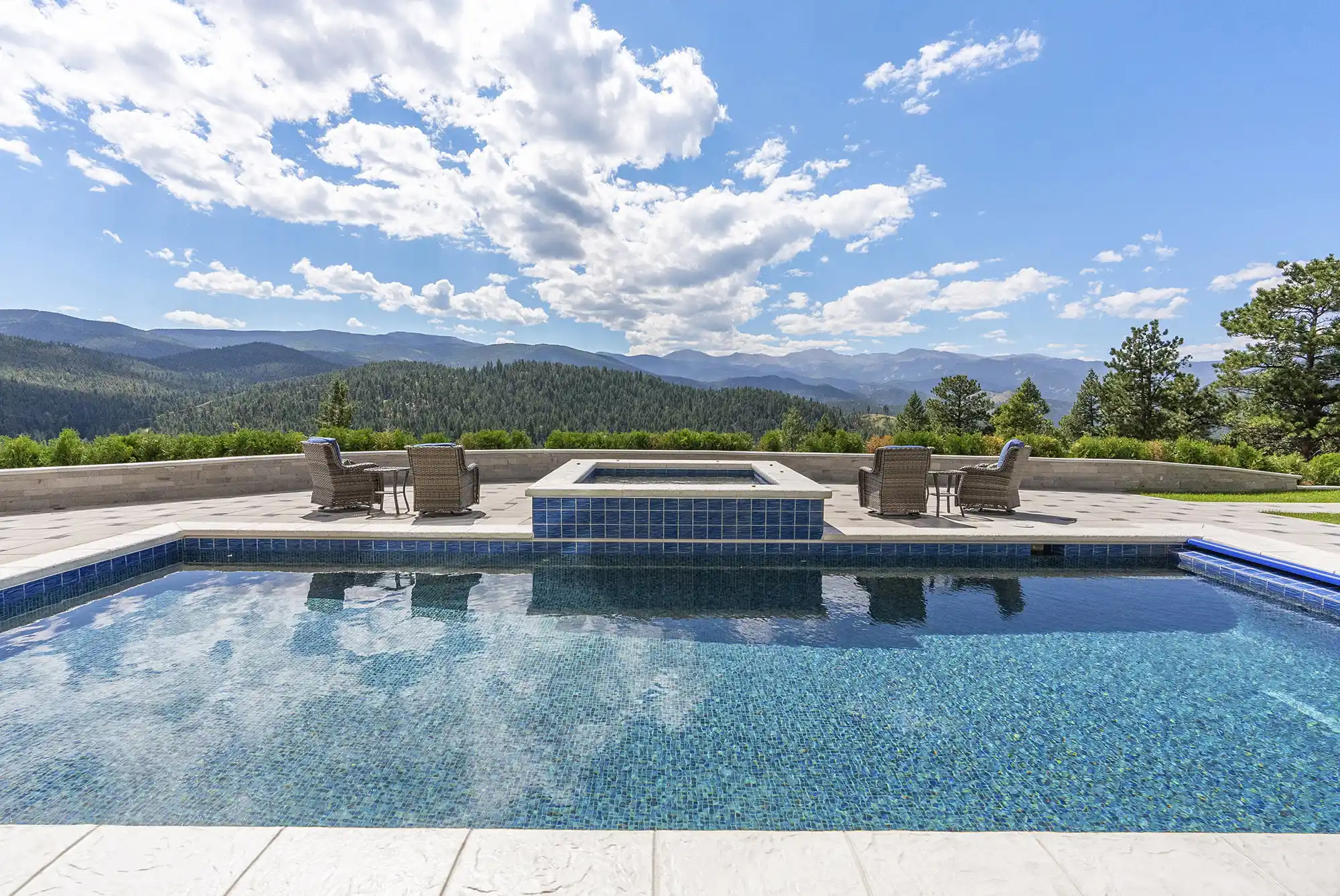Versailles-Inspired Château with Stunning Mountain Views – image 3
