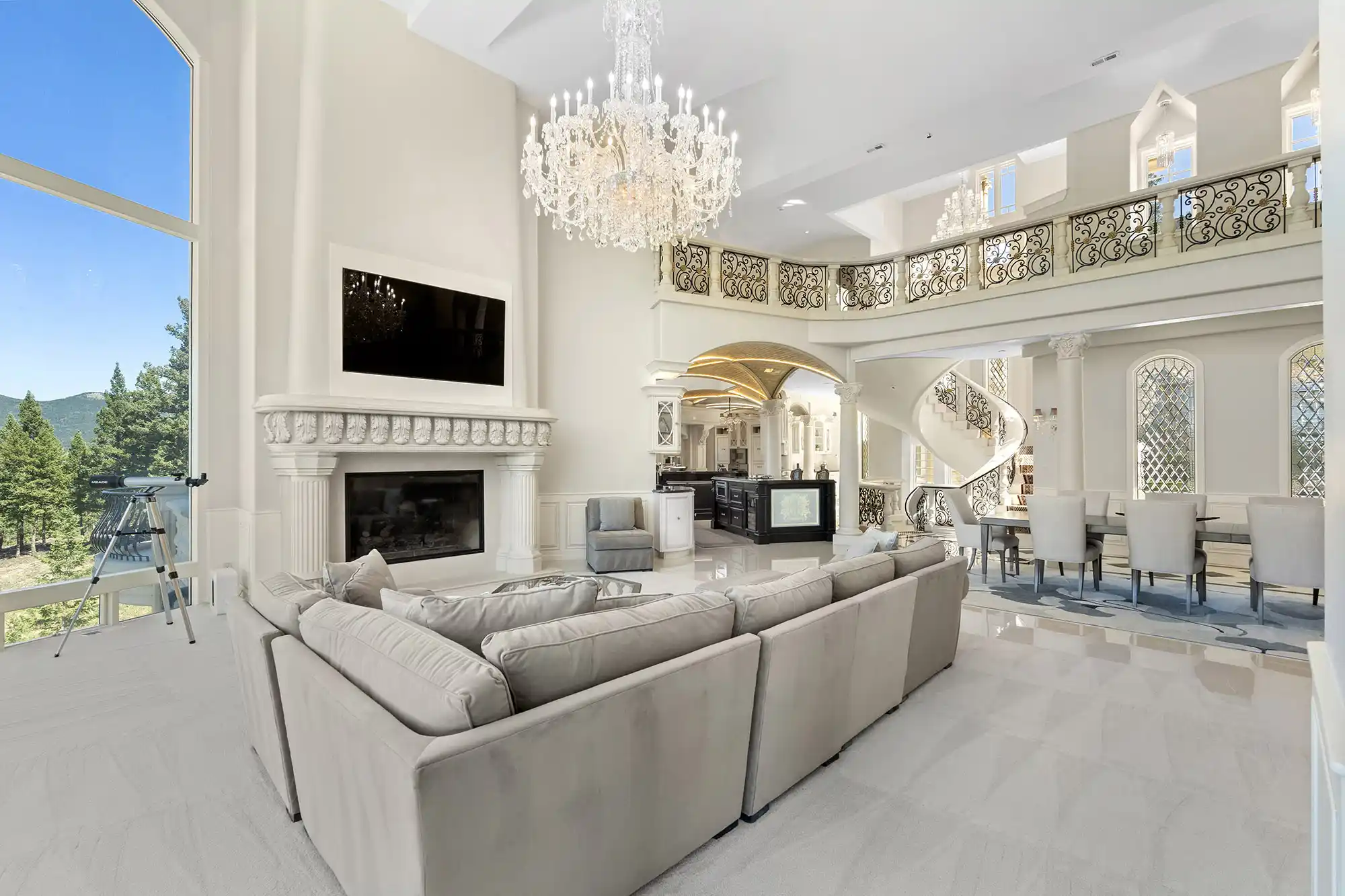 Versailles-Inspired Château with Stunning Mountain Views – image 11
