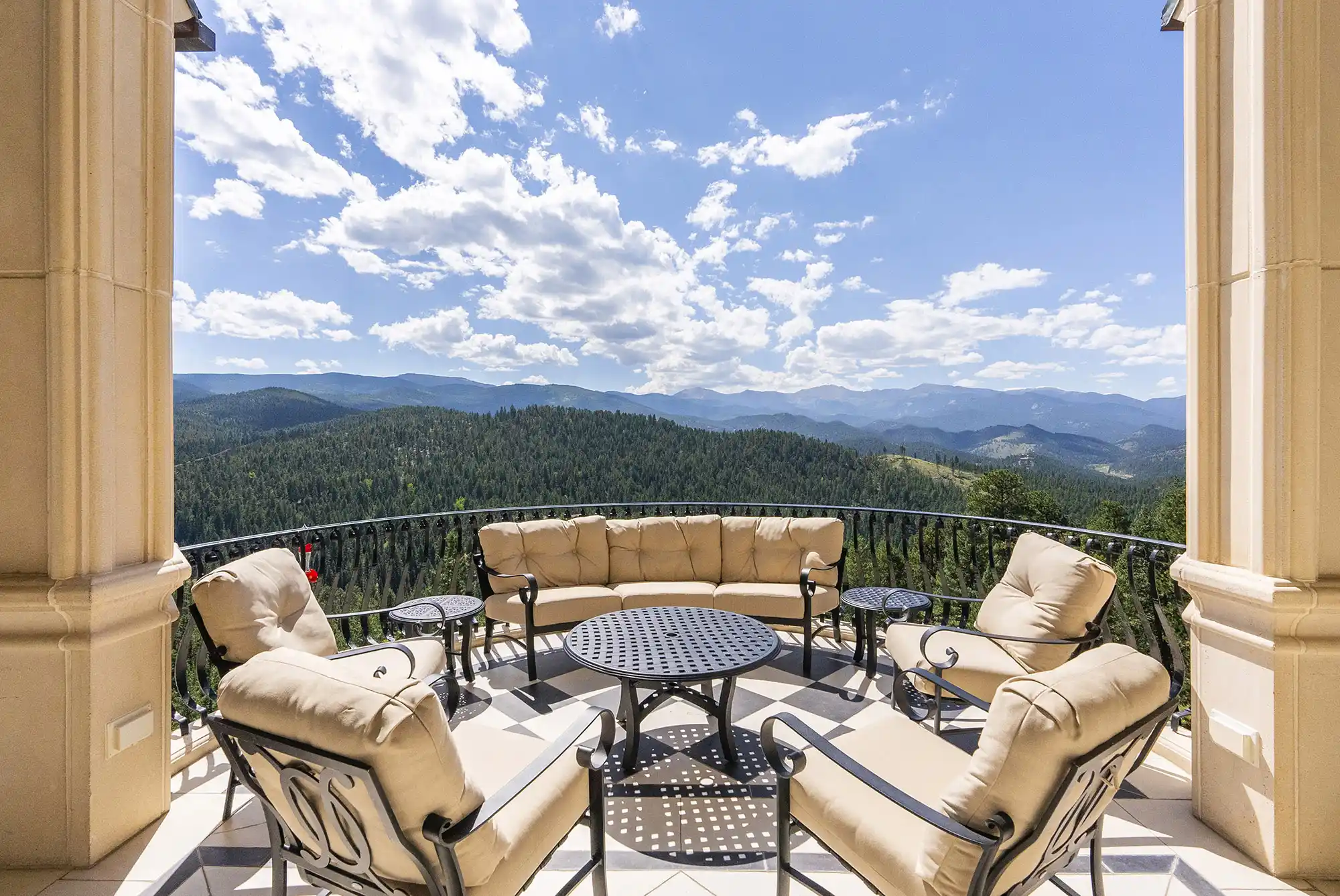 Versailles-Inspired Château with Stunning Mountain Views – image 13