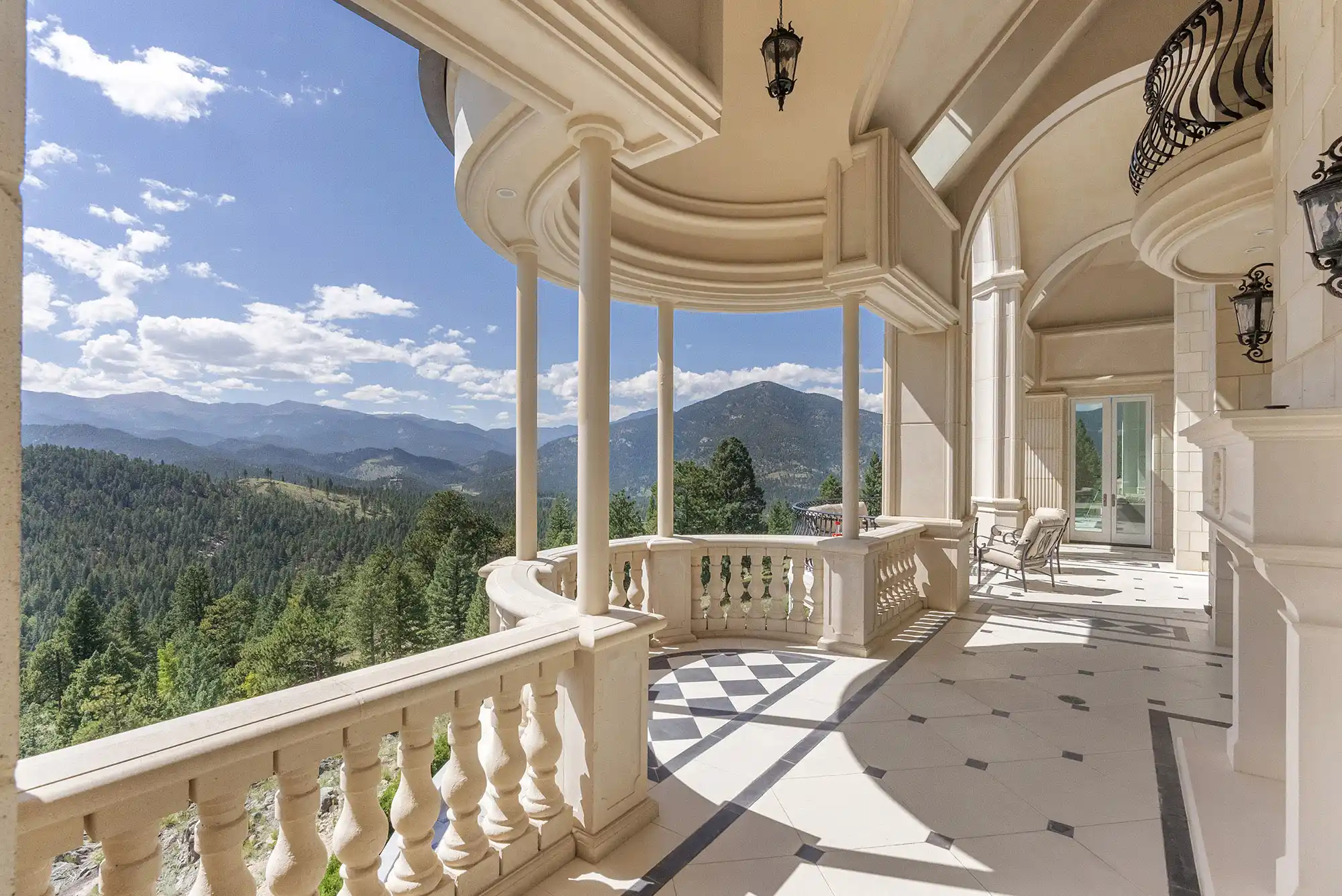 Versailles-Inspired Château with Stunning Mountain Views – image 14