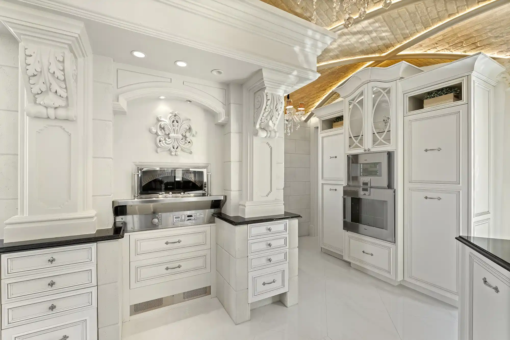 Versailles-Inspired Château with Stunning Mountain Views – image 16