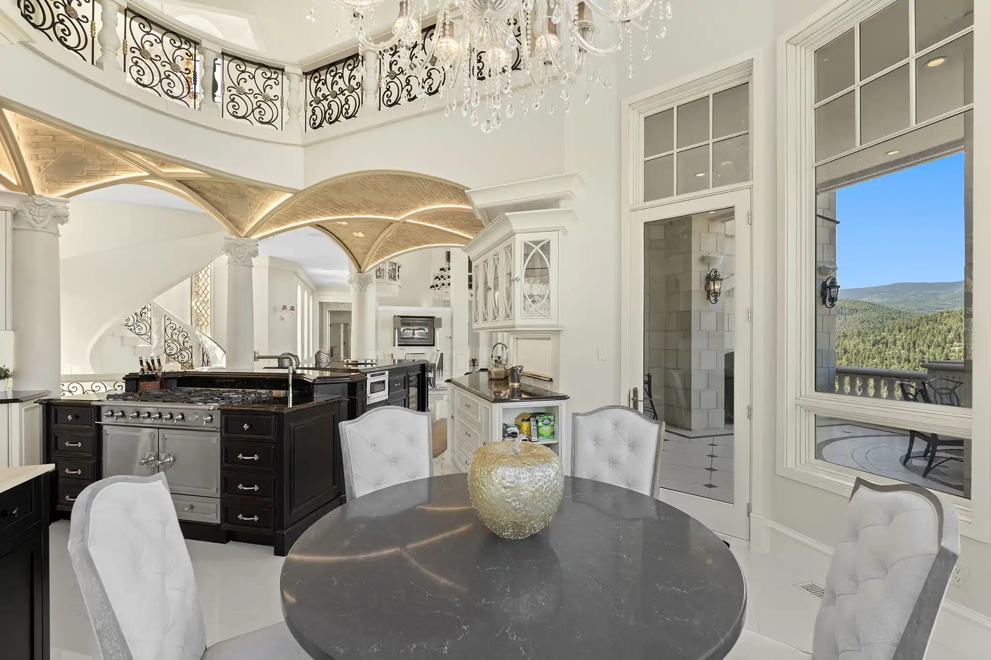 Versailles-Inspired Château with Stunning Mountain Views – image 19