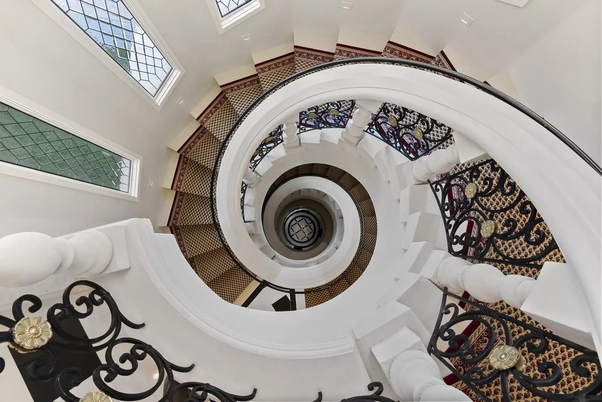 Versailles-Inspired Château with Stunning Mountain Views – image 22
