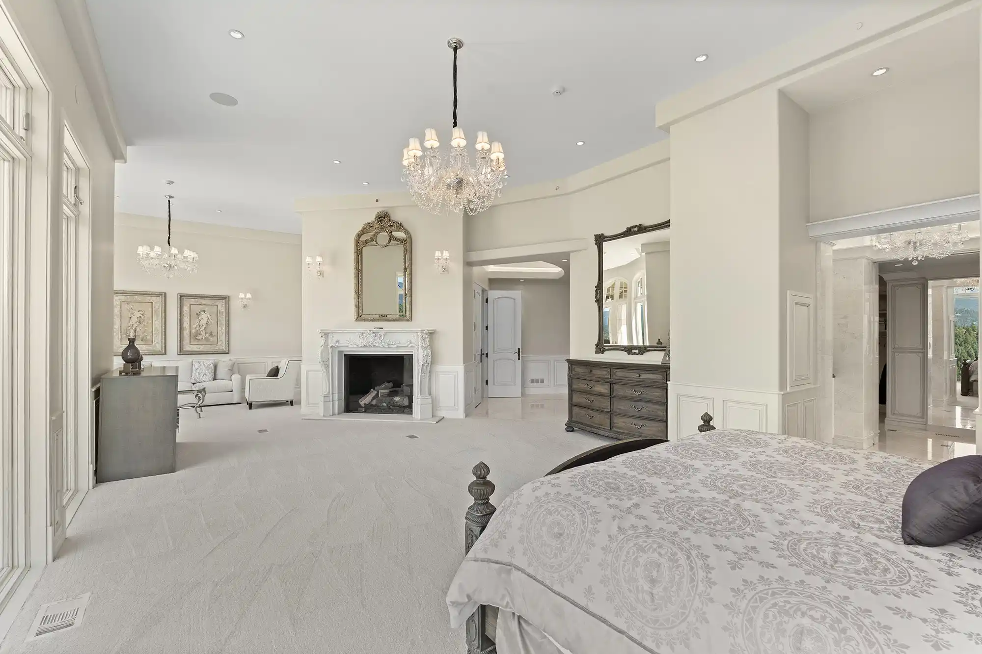 Versailles-Inspired Château with Stunning Mountain Views – image 25