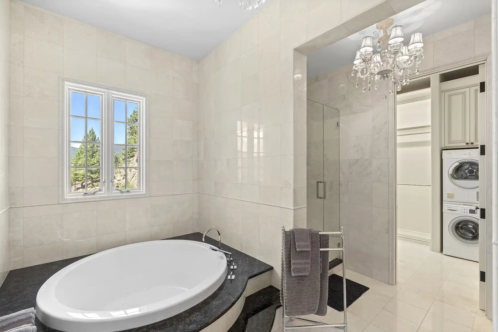 Versailles-Inspired Château with Stunning Mountain Views – image 30