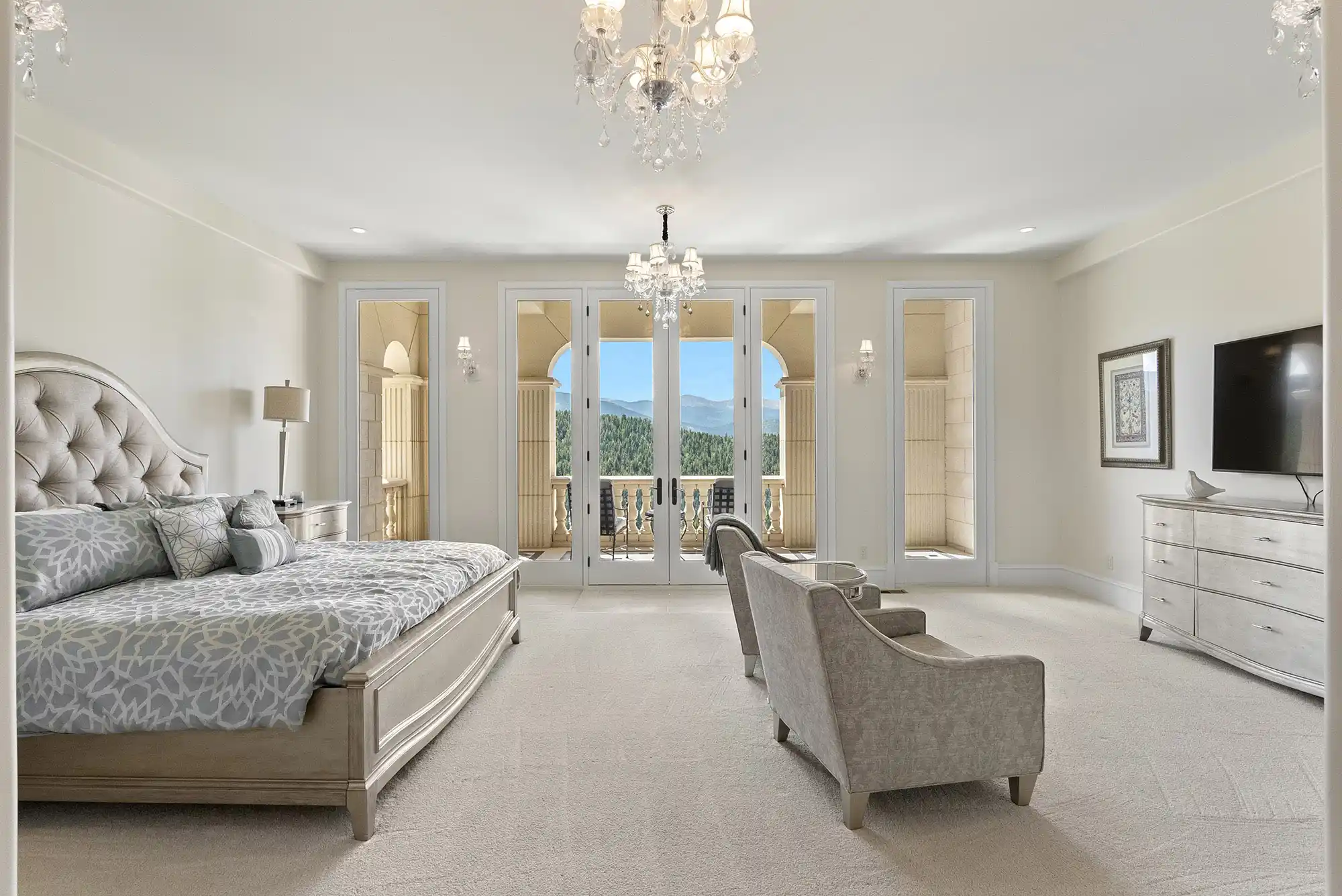 Versailles-Inspired Château with Stunning Mountain Views – image 31