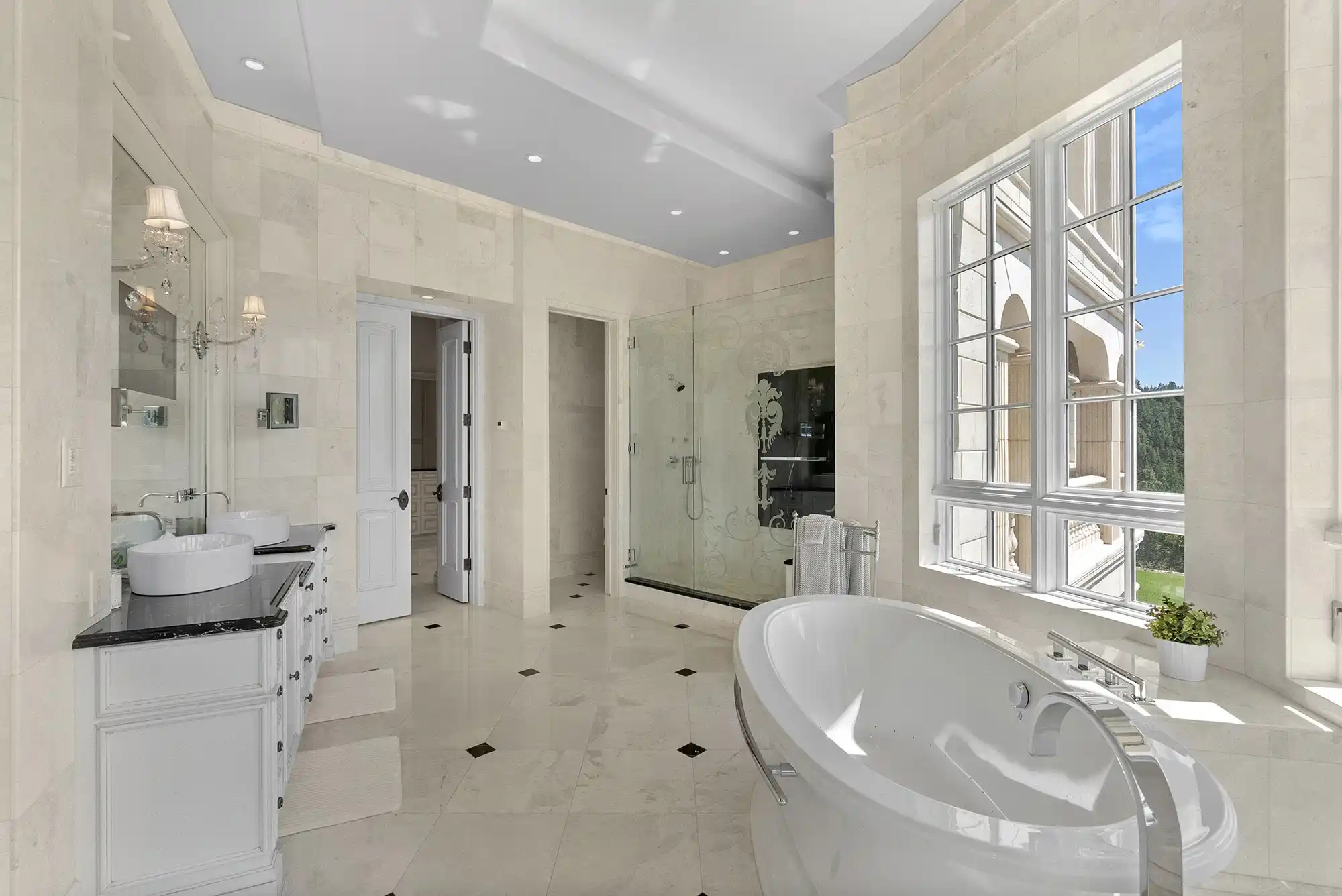 Versailles-Inspired Château with Stunning Mountain Views – image 37