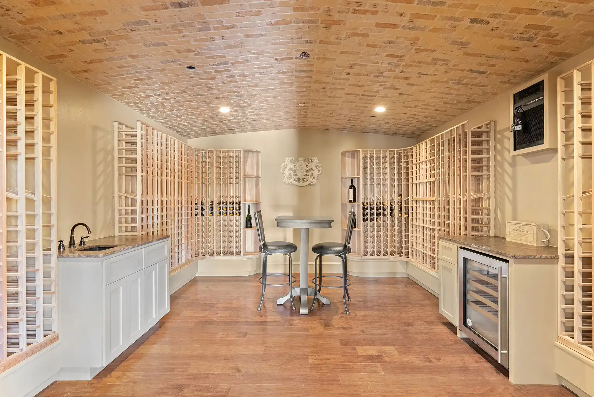 Versailles-Inspired Château with Stunning Mountain Views – image 47