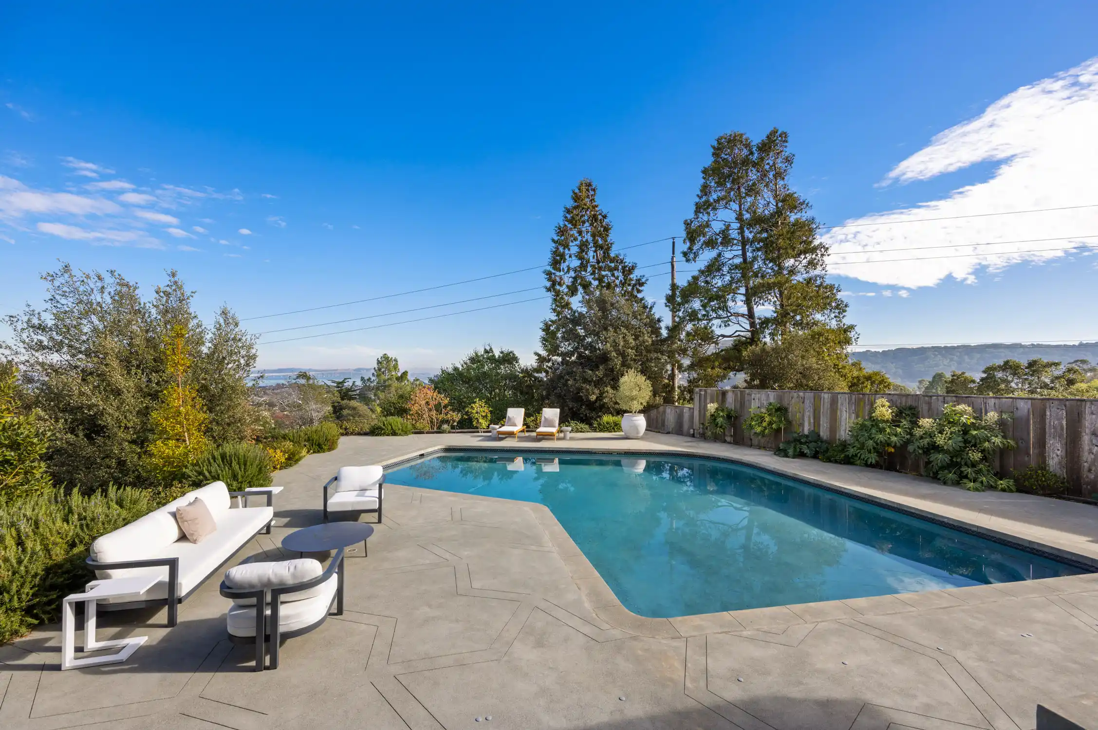STUNNING CONTEMPORARY RENOVATION – image 1