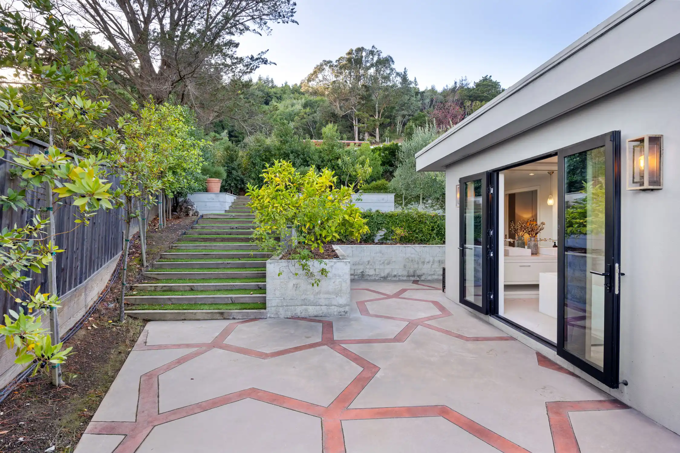 STUNNING CONTEMPORARY RENOVATION – image 12