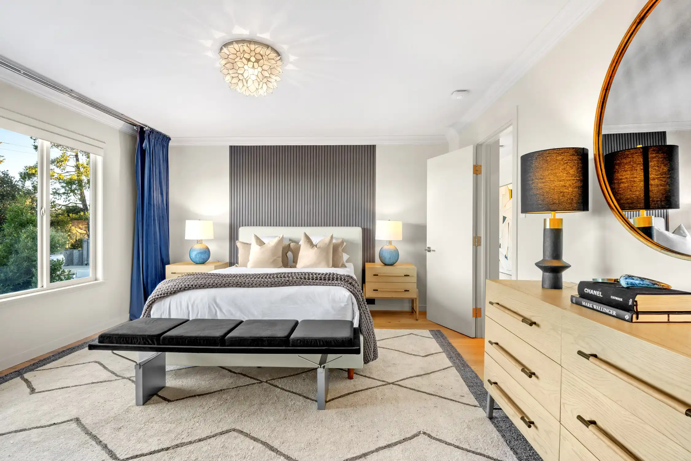 STUNNING CONTEMPORARY RENOVATION – image 13