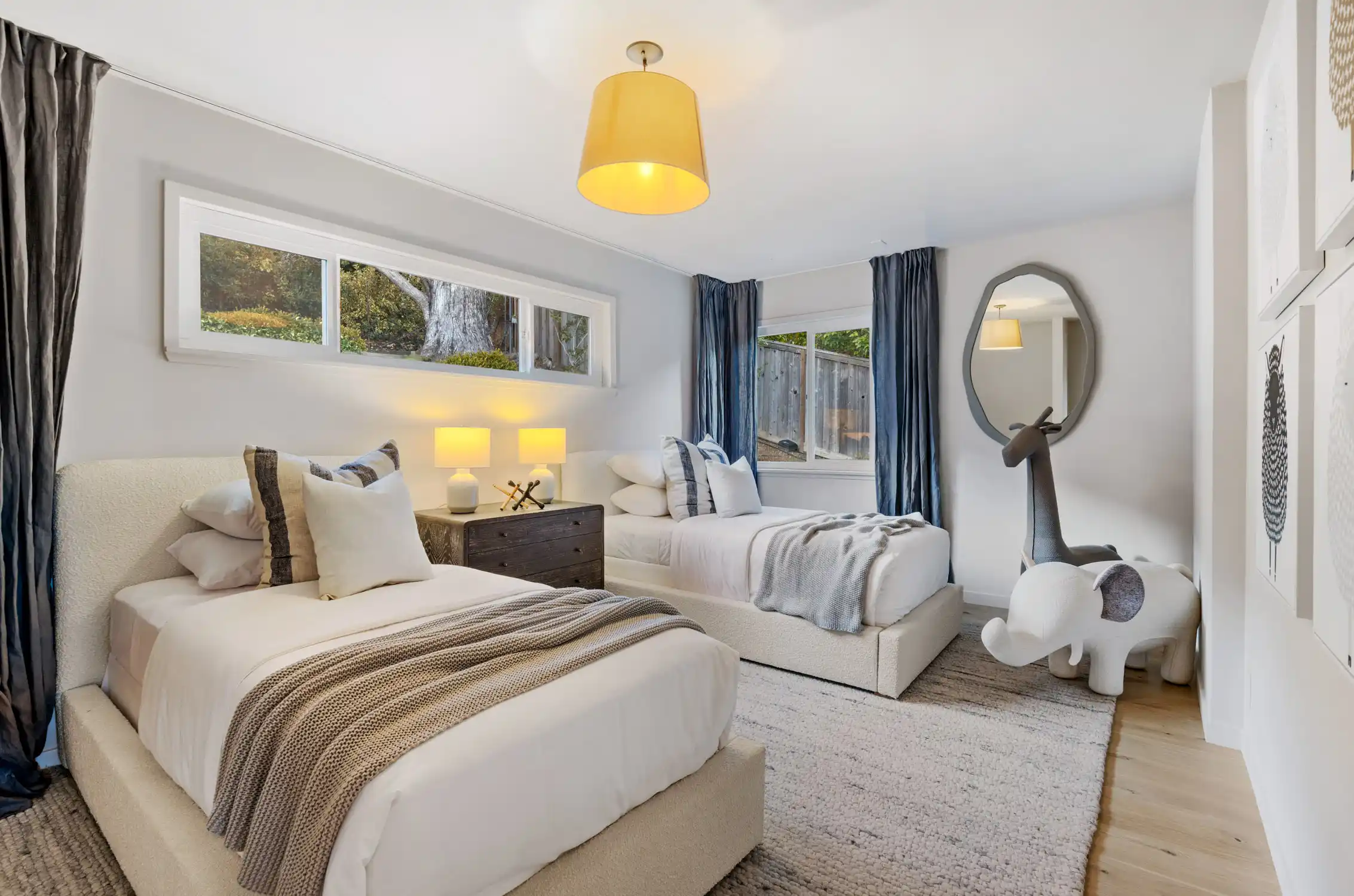 STUNNING CONTEMPORARY RENOVATION – image 15