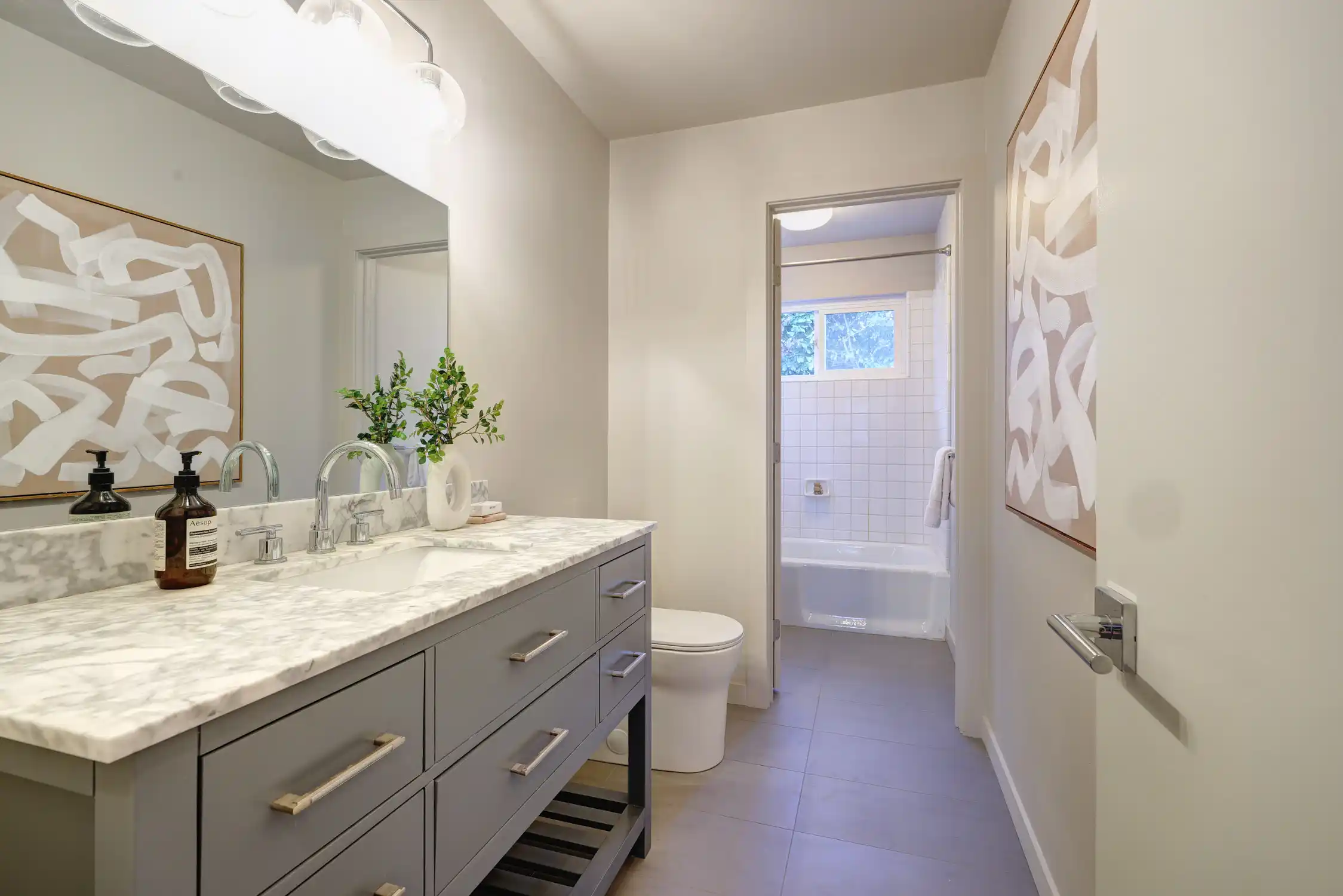 STUNNING CONTEMPORARY RENOVATION – image 17
