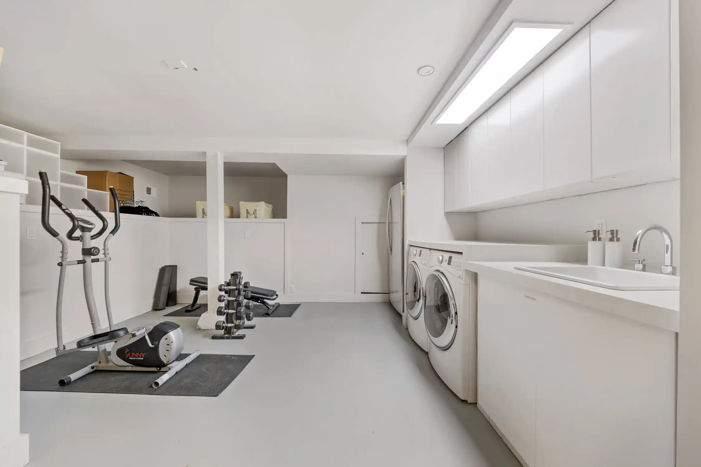 STUNNING CONTEMPORARY RENOVATION – image 18