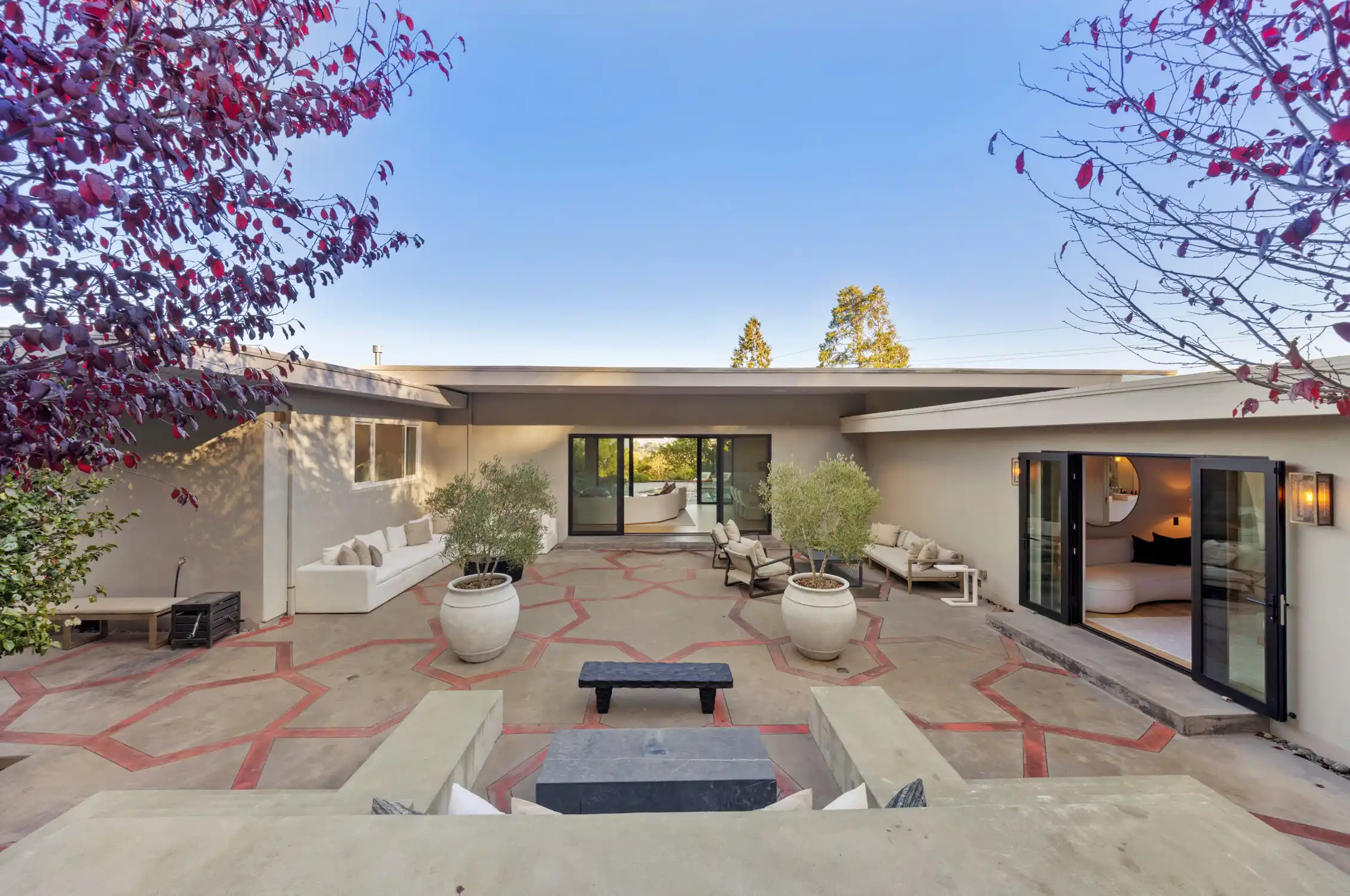 STUNNING CONTEMPORARY RENOVATION – image 19