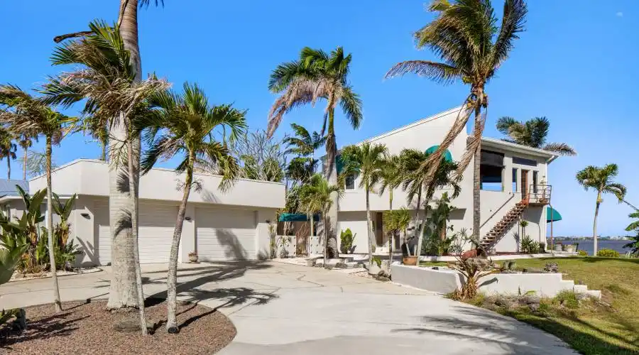 9094 S Tropical Trail,Merritt Island,Florida 32952,United States,3 Bedrooms Bedrooms,11 Rooms Rooms,2 BathroomsBathrooms,Residential,S Tropical Trail,173850