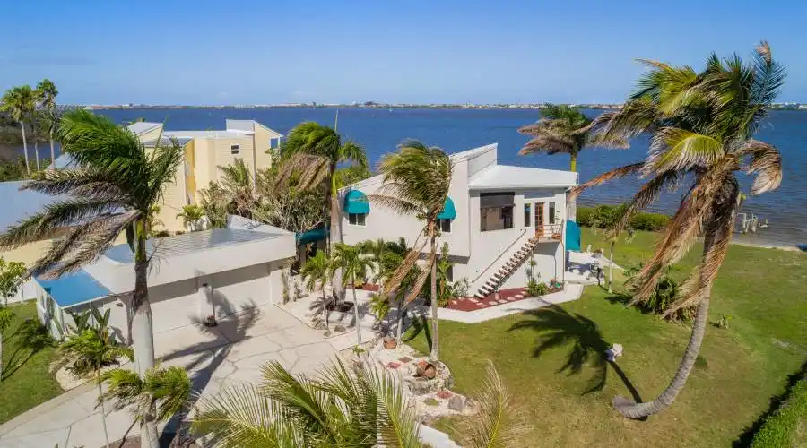 9094 S Tropical Trail,Merritt Island,Florida 32952,United States,3 Bedrooms Bedrooms,11 Rooms Rooms,2 BathroomsBathrooms,Residential,S Tropical Trail,173850