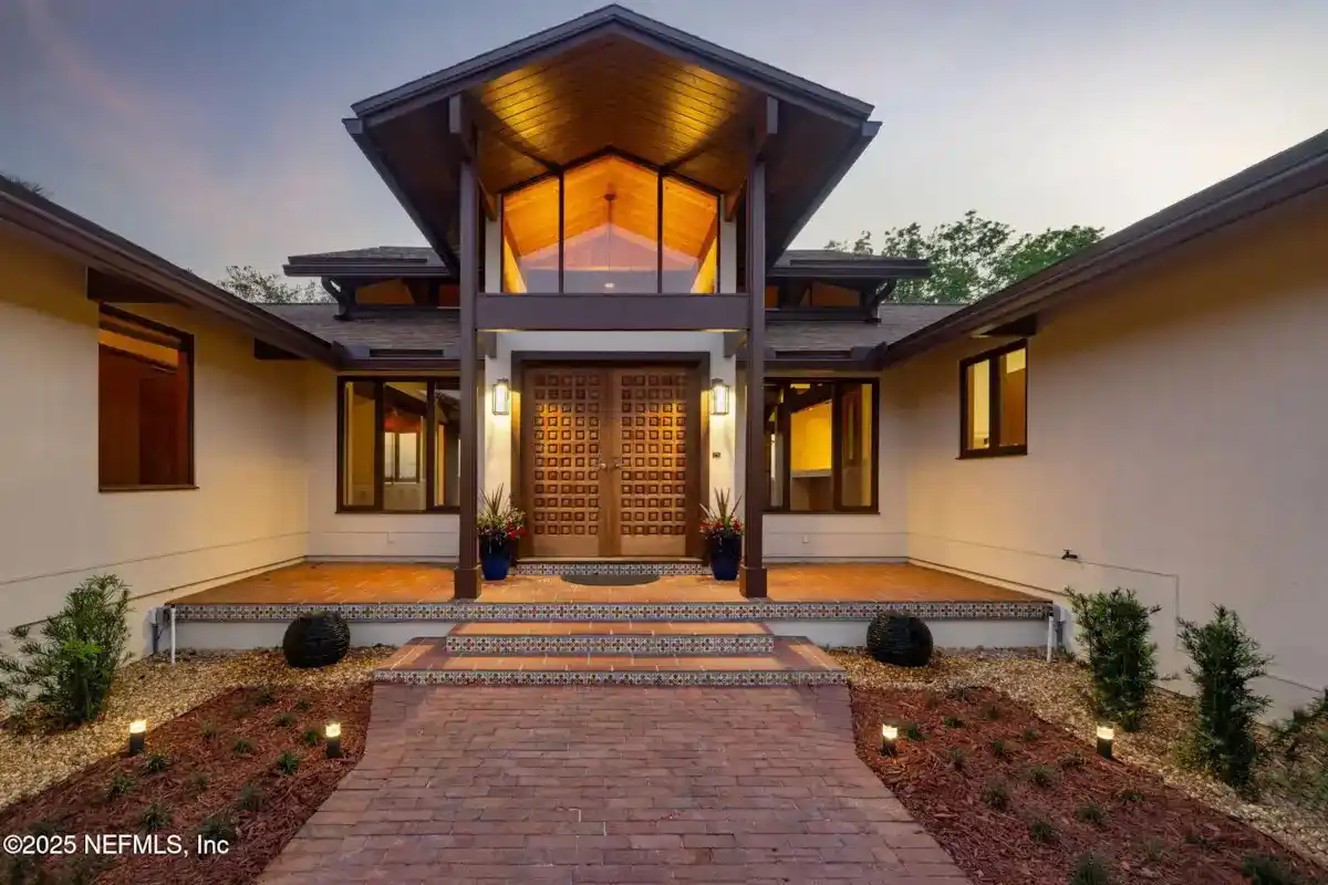 A Masterpiece of Design & Craftsmanship – image 1