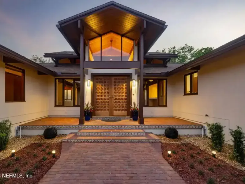 A Masterpiece of Design & Craftsmanship – image 1