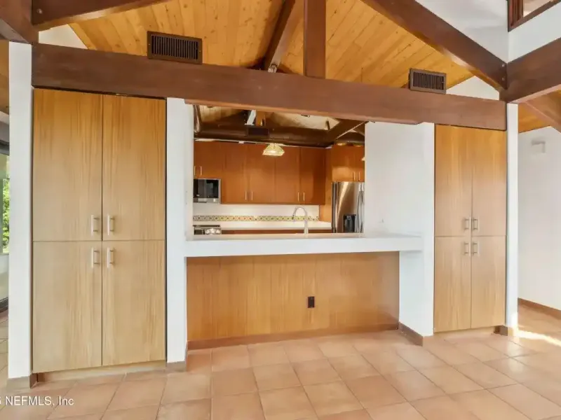 A Masterpiece of Design & Craftsmanship – image 9