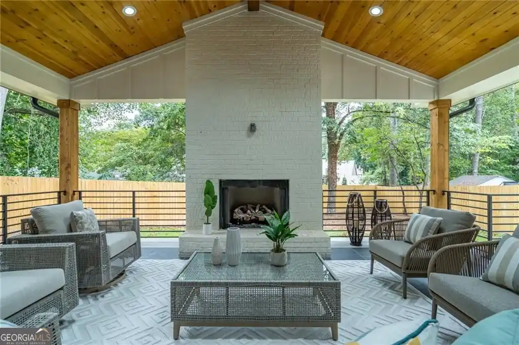 Residential For Sale – image 10