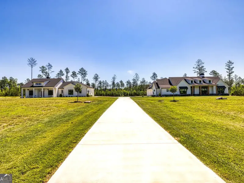 Residential For Sale – image 4