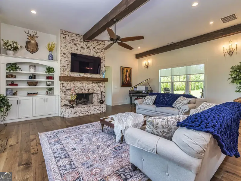 Residential For Sale – image 7