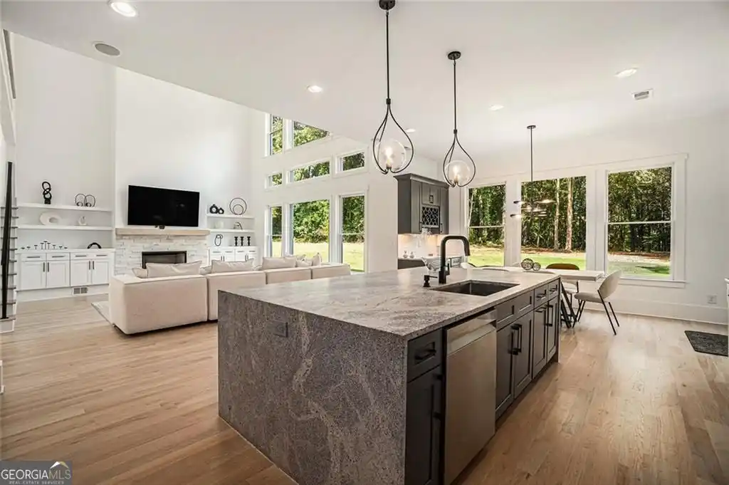 Residential For Sale – image 11
