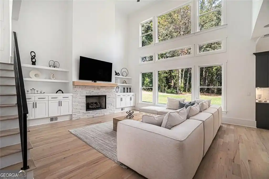 Residential For Sale – image 5