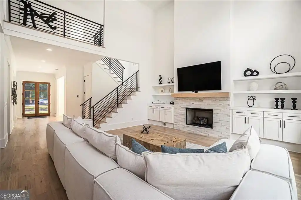 Residential For Sale – image 6
