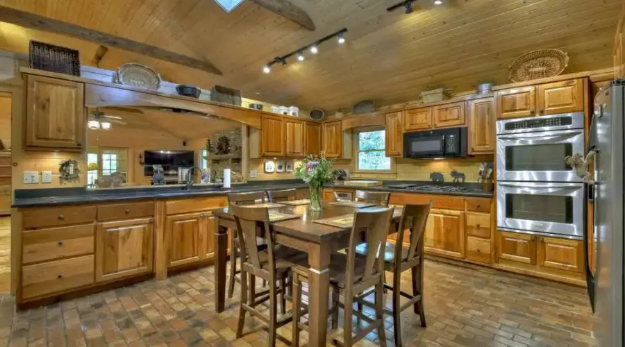 730 Riverside Lane, Blue Ridge, Georgia, 30513, United States, 4 Bedrooms Bedrooms, ,3 BathroomsBathrooms,Residential,For Sale,730 Riverside Lane,1797174