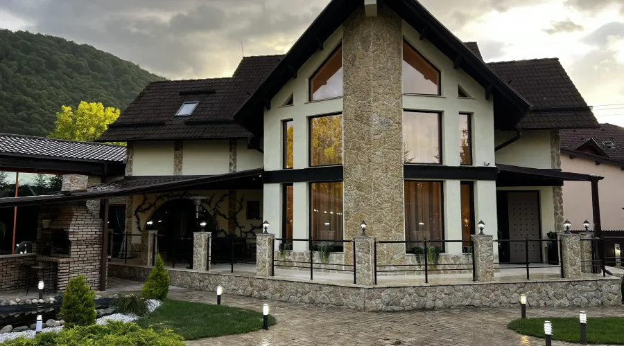 Strada Liviu Popovici 12 Bran, Comuna Bran, Romania, 5 Bedrooms Bedrooms, ,7 BathroomsBathrooms,Residential,For Sale,Strada Liviu Popovici 12 Bran,1820853