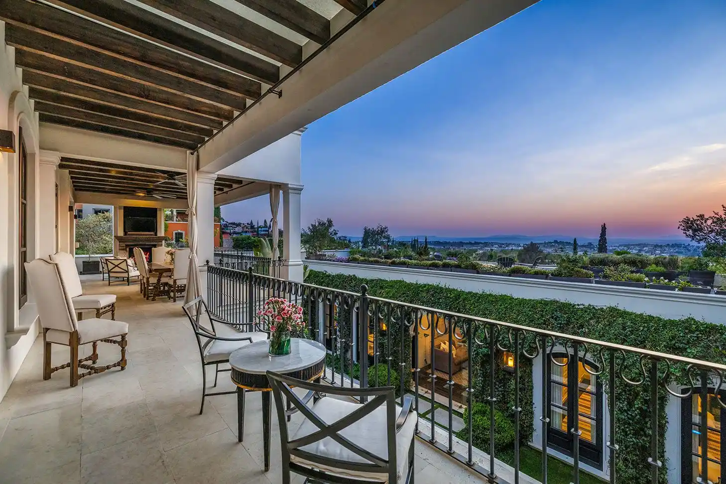 Casa Roya – image 41