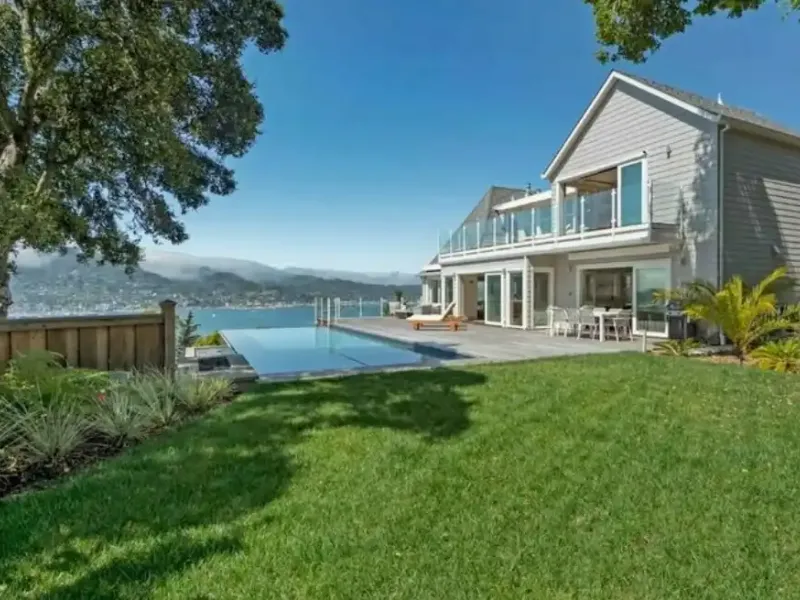 Stunning View Residence – image 2
