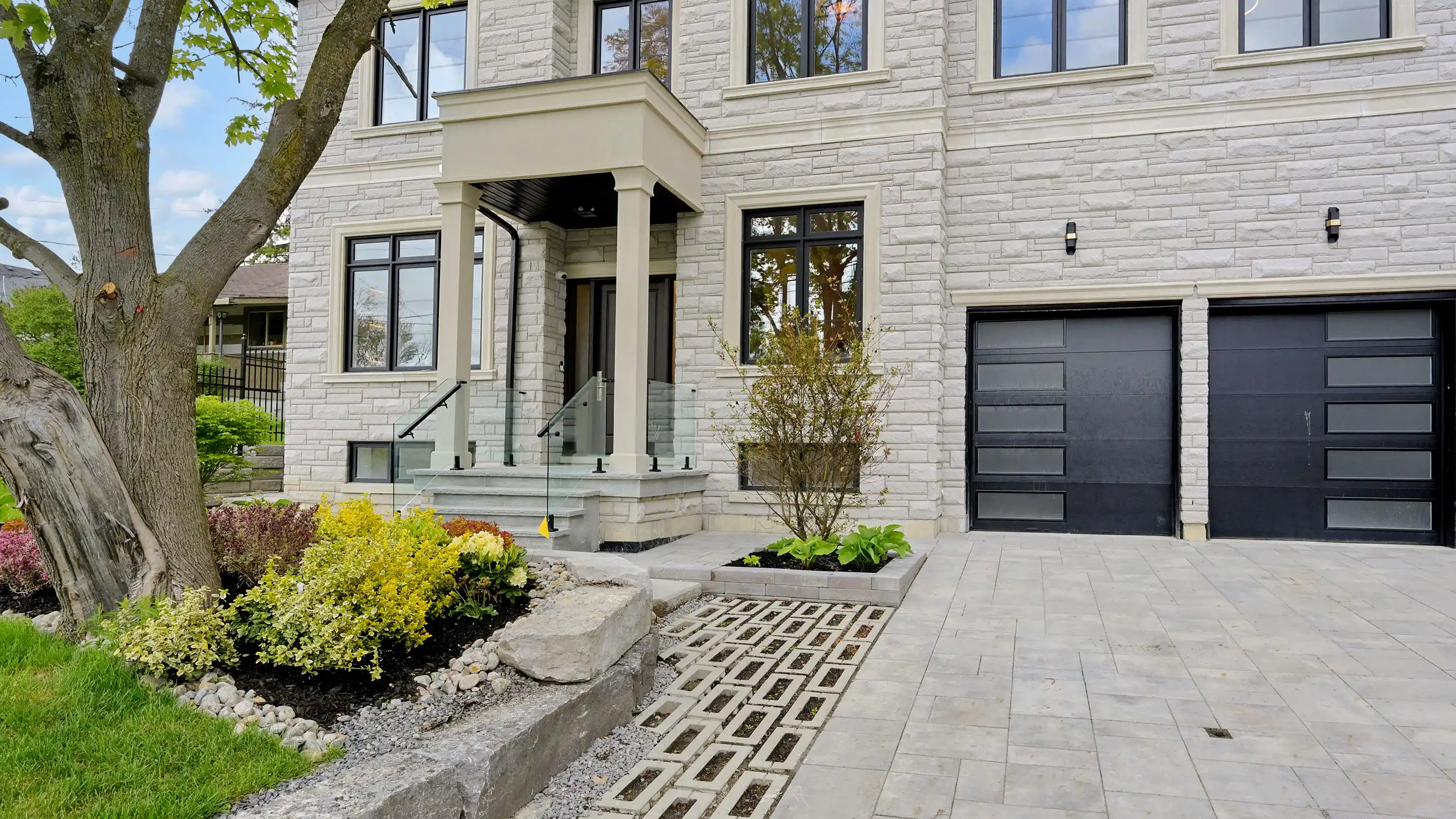 69 Snively St, Richmond Hill, Ontario L4E 3E7 – image 1