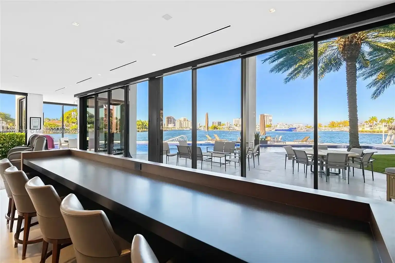Pinnacle of luxury in prestigious Harbor Beach – image 11
