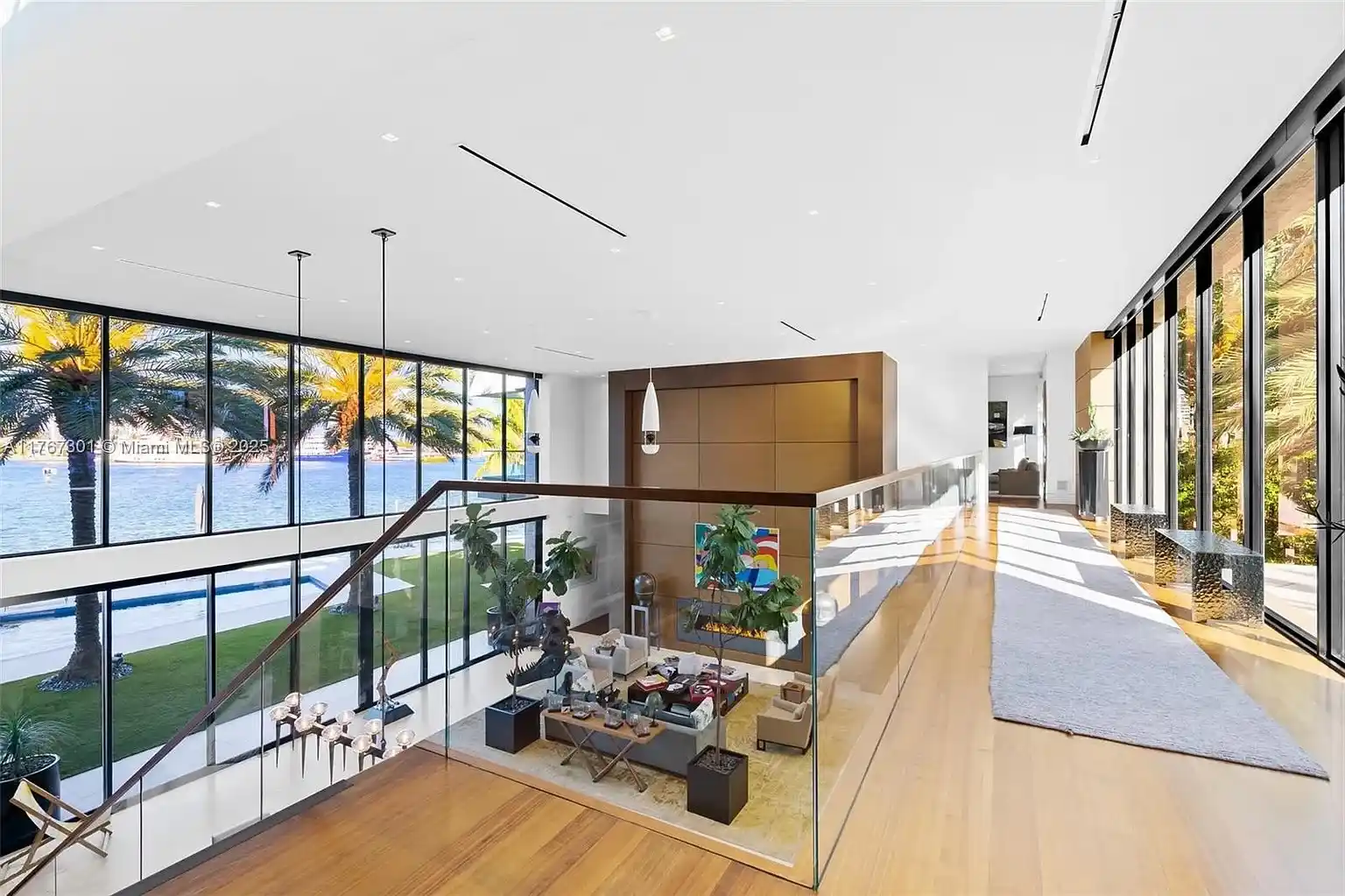 Pinnacle of luxury in prestigious Harbor Beach – image 14